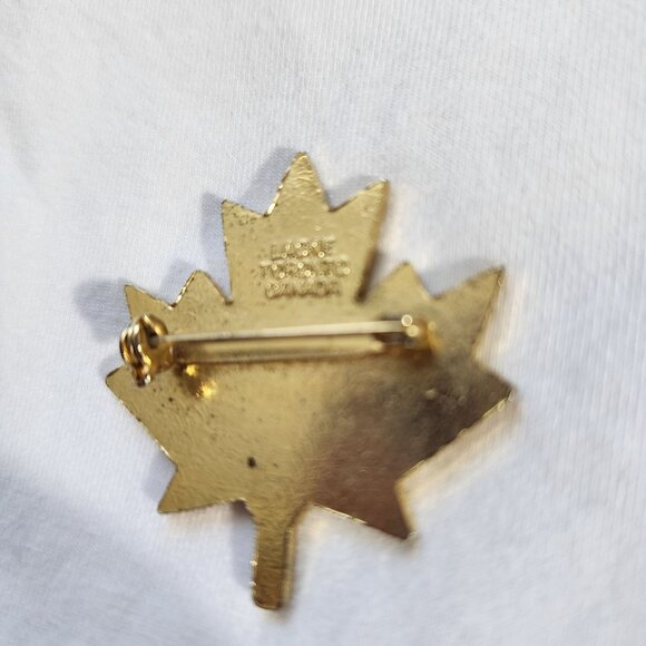 Vintage 1980 Toronto WBD World Pin With Red Maple Leaf Design - Picture 4 of 4